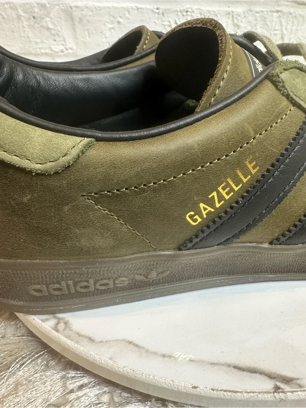 EUC adidas Men’s Gazelle Olive Green with Black Stripes, 7 or Women’s 9